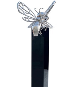 Bee on the column - Sculpture en inox poli miroir - 197 cm