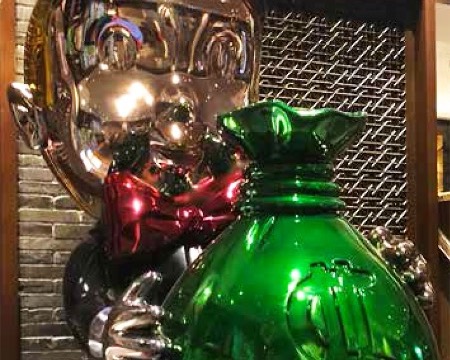 Richie Holding Money Bag XXL - 218 x 86 x 127 cm - Sculpture