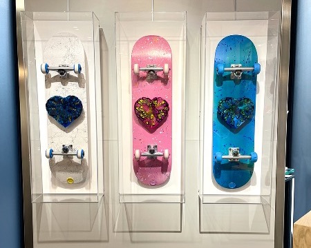 Mc Fly - 33" x 9" x 5" - Plumes and drawing