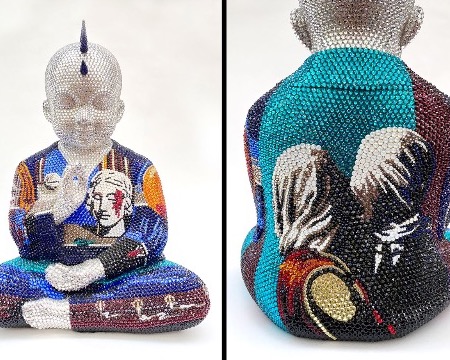 Punk Buddha - The vail I feat Magritte - 46 x 36 x 31 cm - Sculpture en fibre de verre, peinture acrylique et cristaux Swarovski