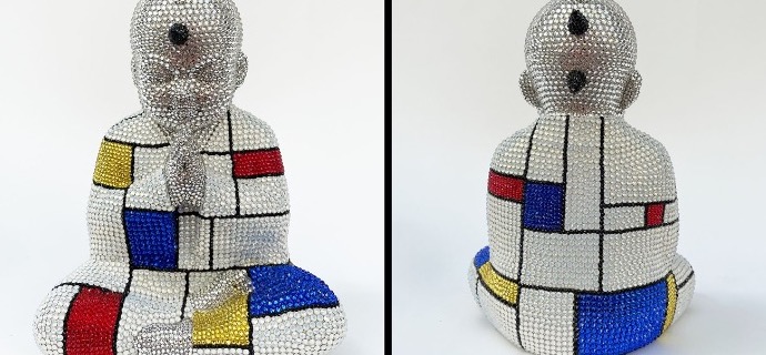 Punk Buddha - Drawing the line feat Mondrian - 22 x 15 x 9 cm - Sculpture en fibre de verre, peinture acrylique et cristaux Swarovski