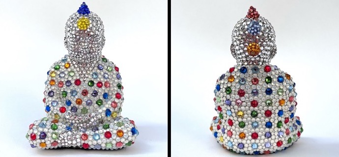 Punk Buddha - Once upon a time feat Hirst - 10 x 8 cm - Sculpture en fibre de verre, peinture acrylique et cristaux Swarovski