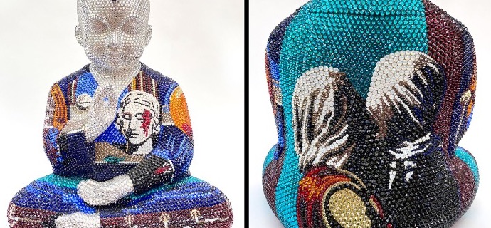 Punk Buddha - The vail I feat Magritte - 46 x 36 x 31 cm - Sculpture en fibre de verre, peinture acrylique et cristaux Swarovski