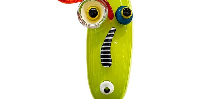 Carnaval vert grand sourcil - Glass sculpture -23" x 7"